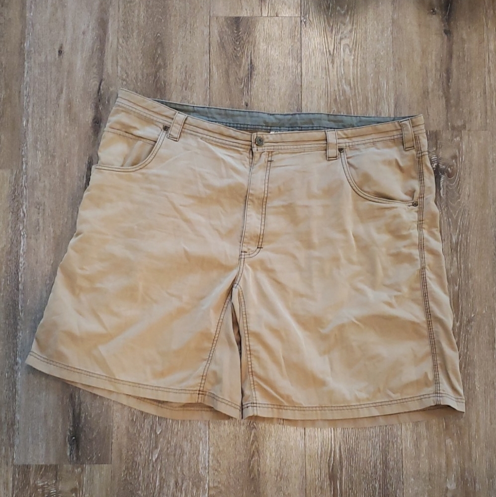 Cabelas tan khaki men's shorts size 46, multi pocket camp hiking utility outdoor